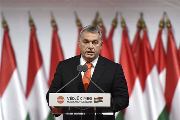 Orbán marad a Fidesz elnöke
