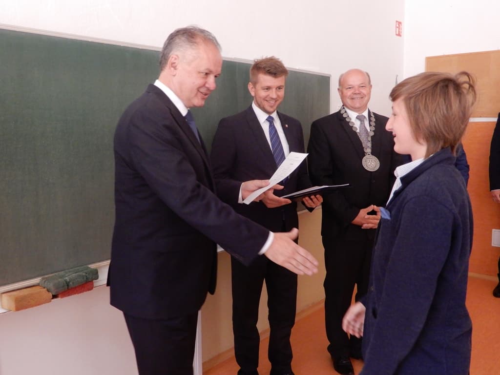 Egy iskola, ahol Andrej Kiska osztotta szét a bizonyítványt