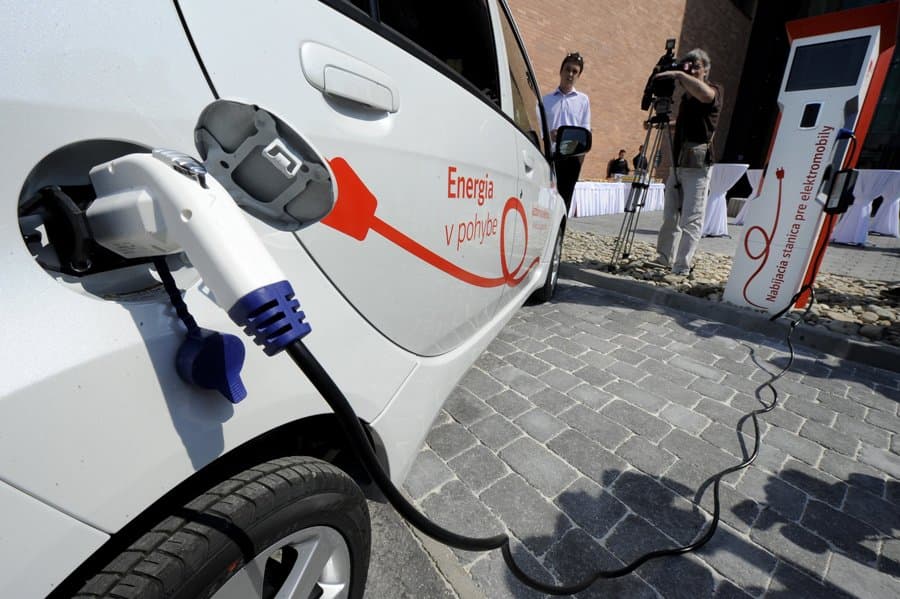 Az állam ötezer eurós támogatást nyújt elektromos autók vásárlása esetén