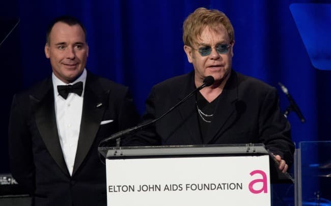 Több mint 4 millió dollár gyűlt össze Elton John AIDS-alapítványának gáláján