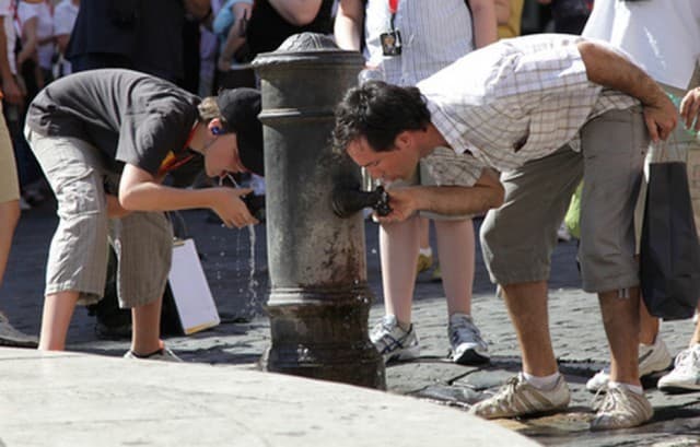 Megkezdődött a római utcai kutak elzárása a szárazság miatti víztakarékosság jegyében