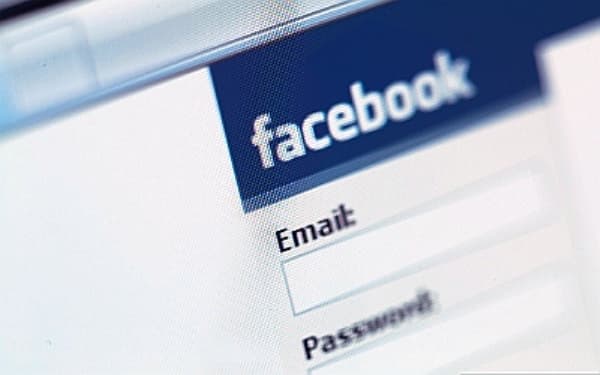 Halálosan megfenyegették a Facebookon az osztrák kancellárt