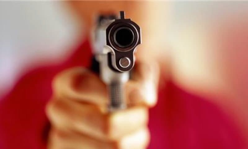 Esti dráma a kocsmában: fegyvert rántott az egyik vendégre a férfi