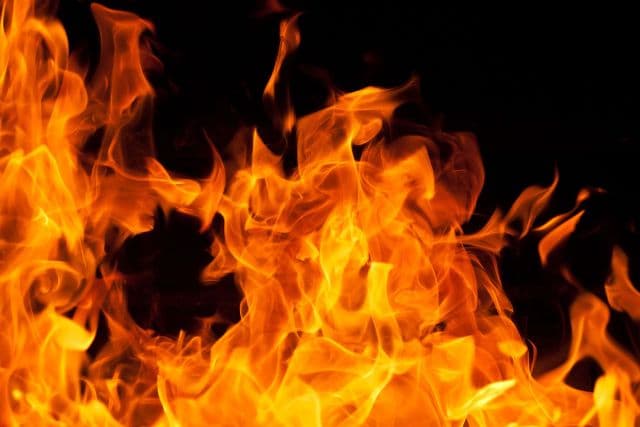 HORROR: Felgyújtott egy beteget Albániában egy férfi