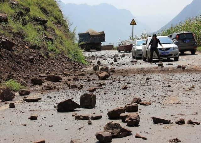 Tajvani földrengés: Egyre több holttestet emelnek ki a romok közül