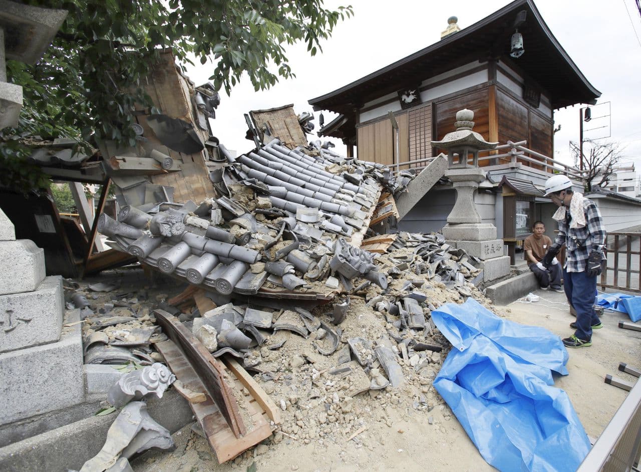 Erős földrengés Oszakában - leomló fal ölt meg egy férfit és egy kislányt