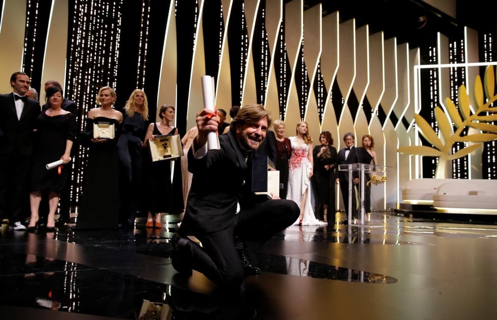 CANNES: Svéd szatíráé az Arany Pálma, díjat nyert Nicole Kidman és Joaquín Phoenix