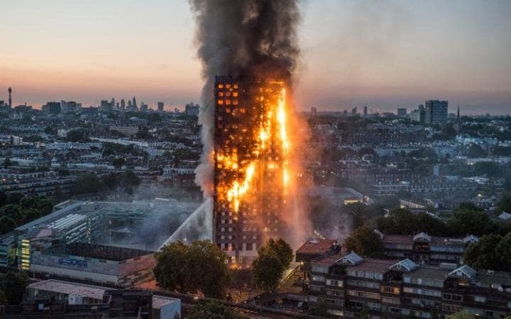 Több száz lakásból kiköltöztették a lakókat tűzbiztonsági aggályok miatt  a londoni tűzvész  miatt
