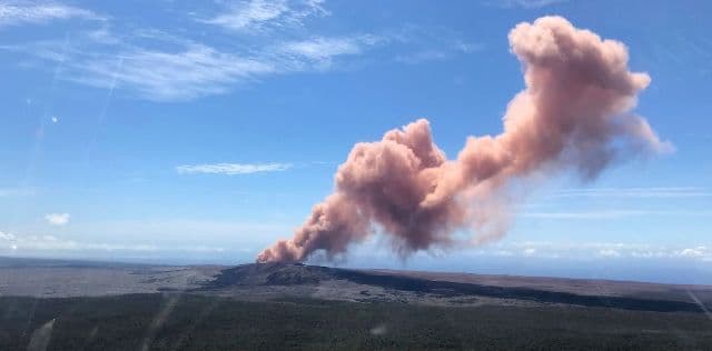 Csúcskitöréssel fenyeget a vulkán