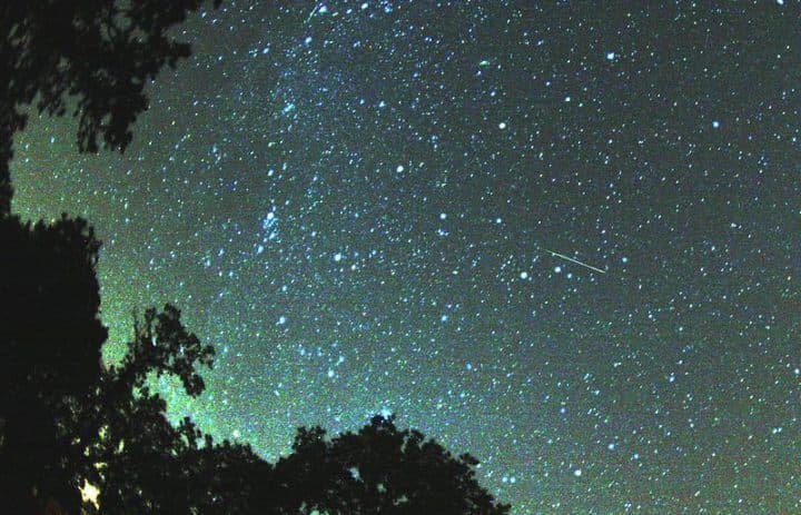 Száz telihold fényességű hullócsillag világította meg az Északi-sark égboltját