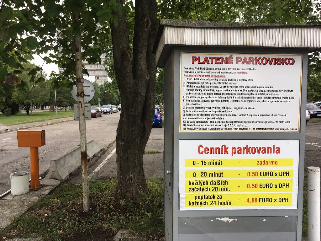 Már ingyenesen lehet parkolni az érsekújvári kórháznál!