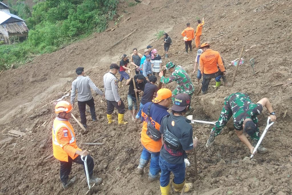Megtalálták az indonéz földcsuszamlás utolsó két halálos áldozatát