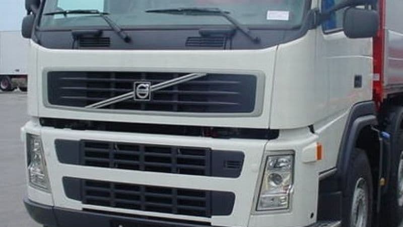BORZALOM: Halottakra és sérültekre bukkantak egy kamion pótkocsijában