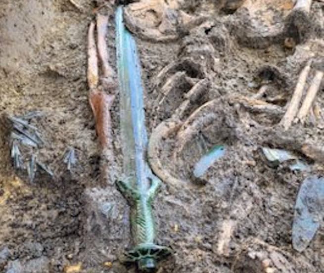 Most is fényes a 3000 éves bronzkori kard