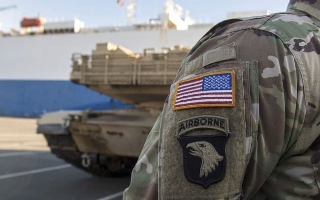 Amerikai haditechnikai eszközök vonulnak végig az országon
