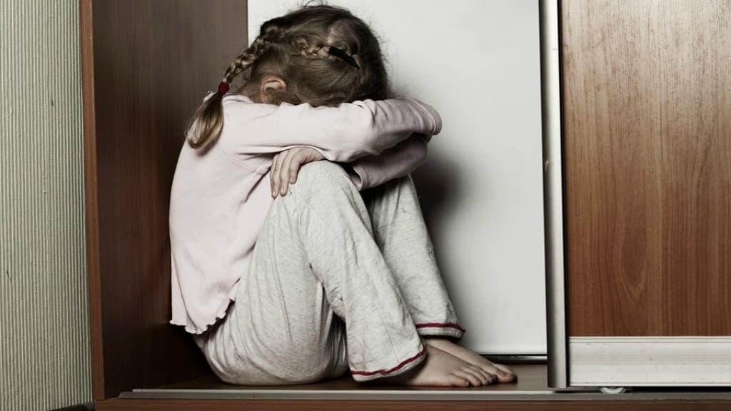 Öngyilkos lett egy 12 éves lány, mert tanára megalázta a menstruációja miatt