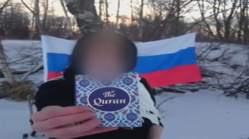 Kiderült, miért tépte szét, vizelte le és gyújtotta fel a Koránt a fiatal szlovák nő