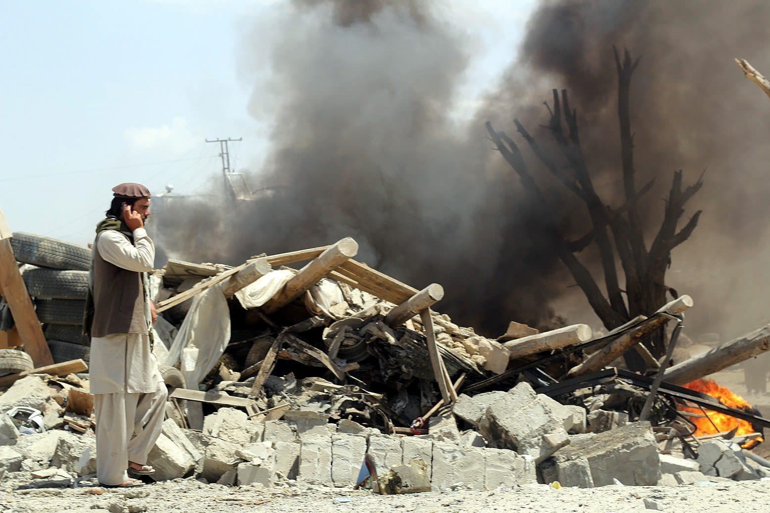 Felrobbantottak egy afgán iskolát, több diák és tanár meghalt