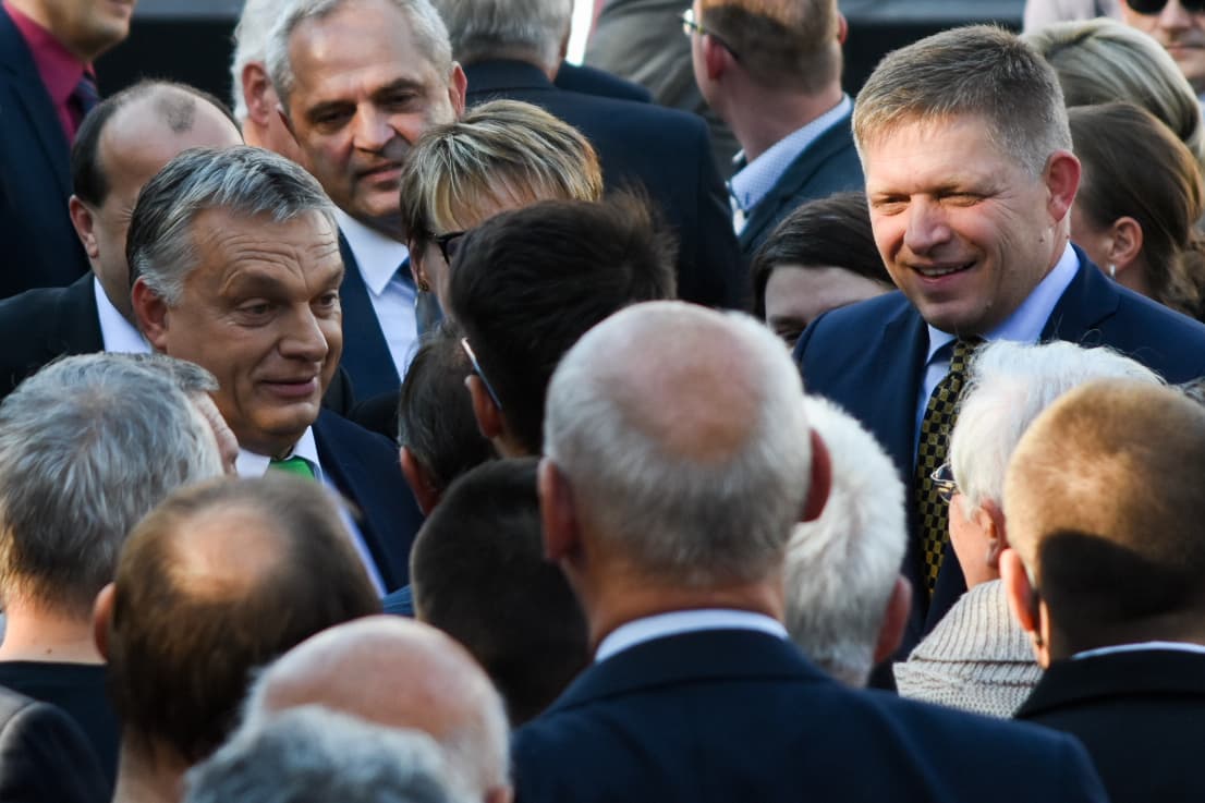 Fico Bugár Bélát méltatta Orbán előtt az új komáromi híd tövében