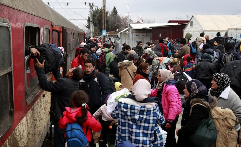 A görög-macedón határon kell megállítani a menekülteket
