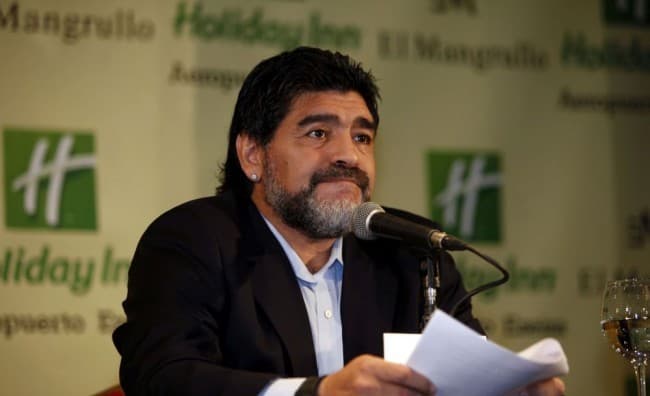 Maradona dühös, és újra argentin kapitány lenne