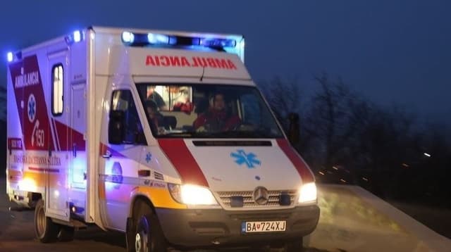 BALESET: Liftaknába zuhant két férfi a nyolcadik emeletről