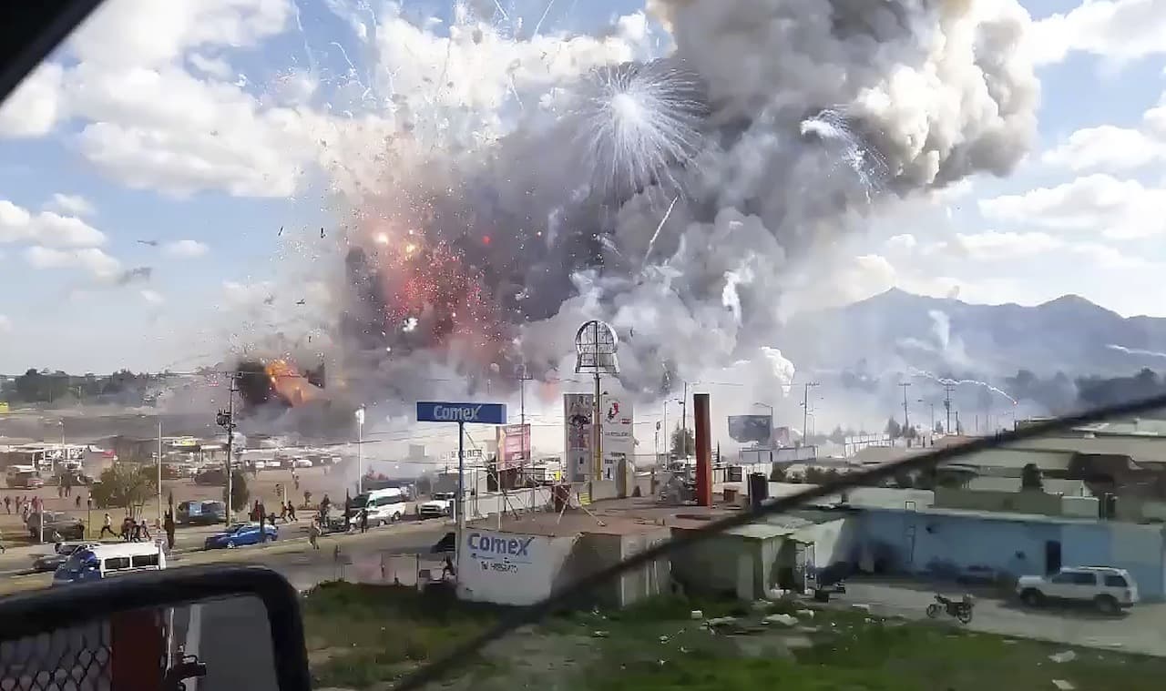 Felrobbant a tűzijátékpiac, legalább 29 halott