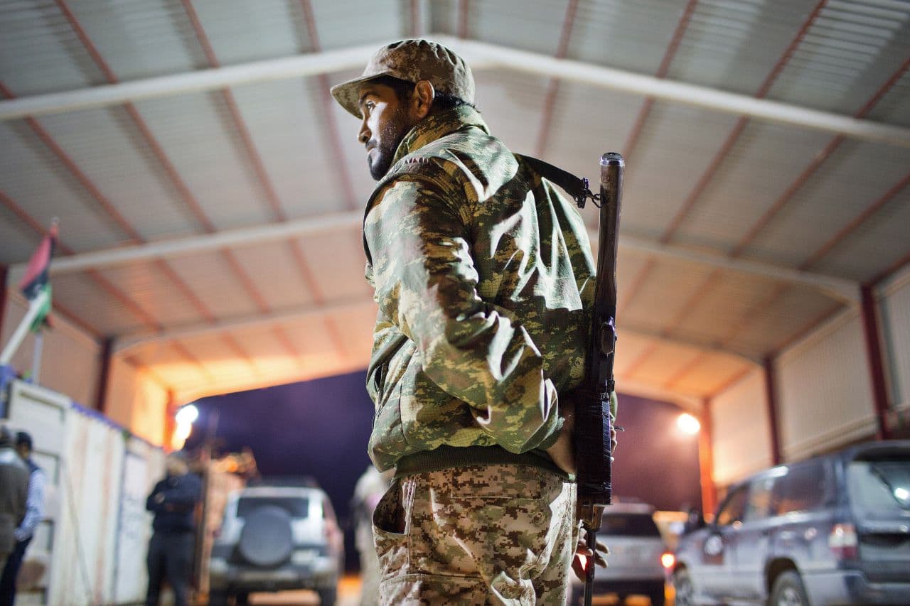 Fegyveresek hurcolták el a líbiai főváros polgármesterét