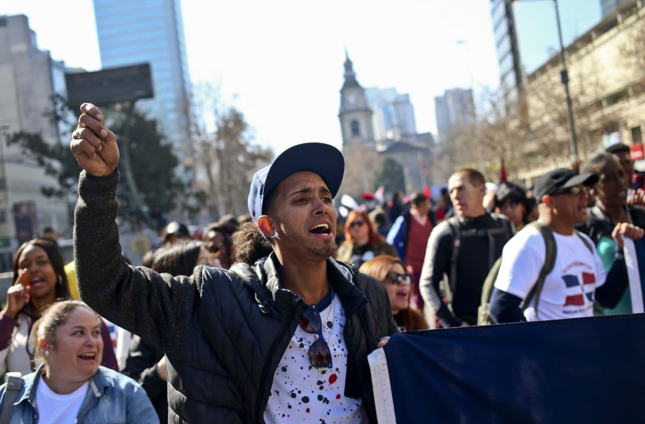 Migránsok jogaiért tüntettek Chilében
