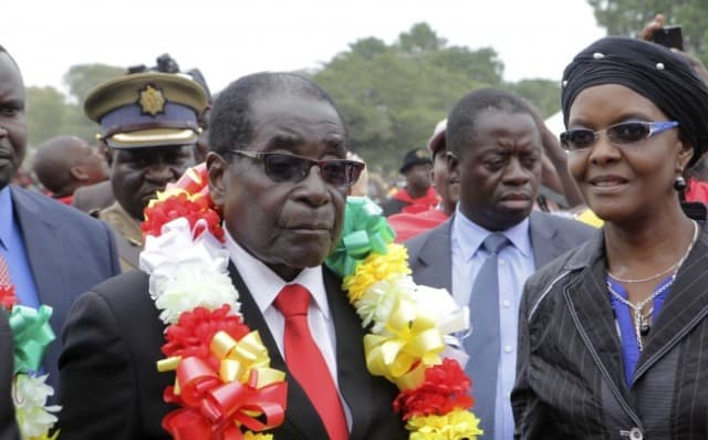 Zimbabwei puccs: Leváltotta pártelnöki tisztségéből Mugabét a kormánypárt