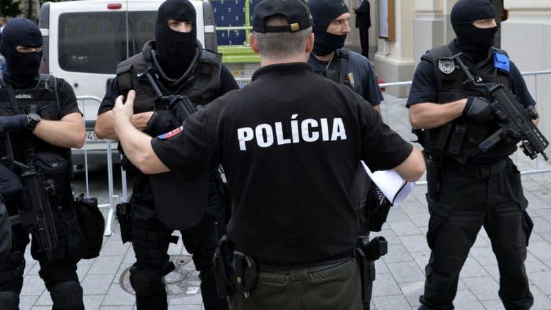 Máris szabadon engedték a futballkorrupció miatt őrizetbe vett 20 embert