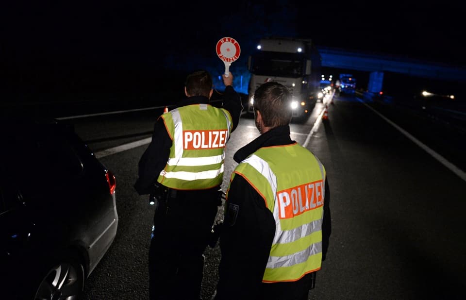Robbanószernek látszó tárgyat találtak egy autóban a német-osztrák határon