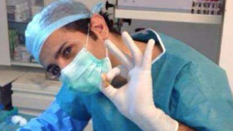 Megszólalt a botrányba keveredett szelfiző sebész, akinek külföldön is lehetnek klinikái