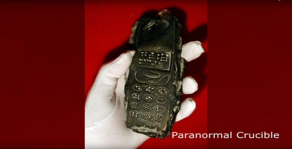 Egy “800 éves földönkívüli mobiltelefon” tartja lázban az ufóhívőket