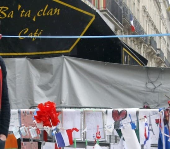 Nemzeti gyászszertartáson búcsúztatták a Párizsban múlt héten lelőtt rendőrt