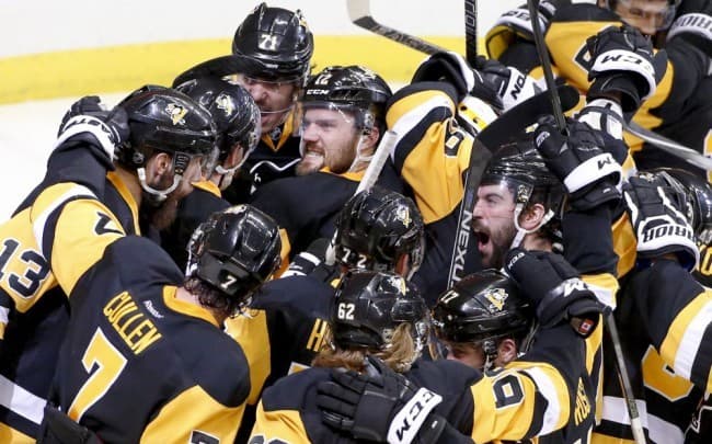 NHL - Egy győzelemre a címvédéstől a Pittsburgh