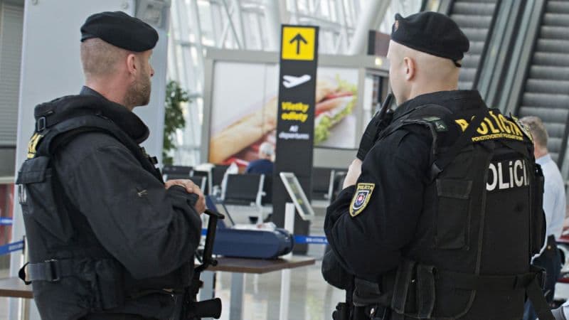 A rendőrség belenézhet a légitársaságok utasnyilvántartásába
