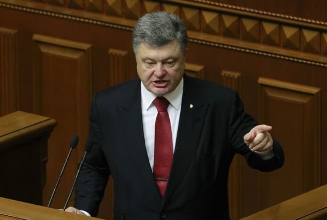 Porosenko: Ukrajna készen áll keményen visszacsapni az "agresszornak"