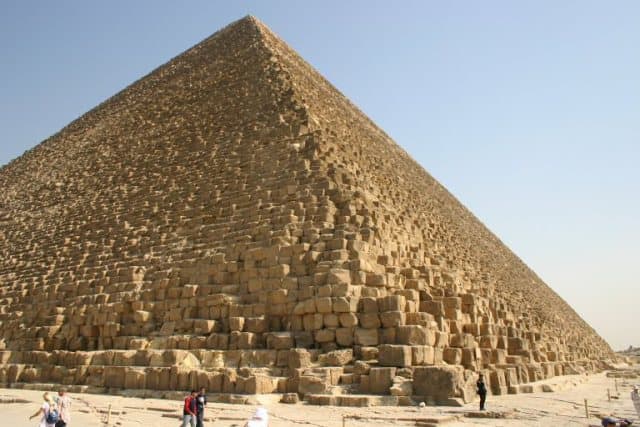 Ismeretlen üregre bukkantak a Kheopsz-piramisban