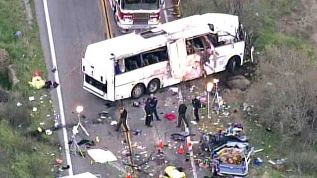 Halottaskocsival ütközött egy busz - legalább hat ember meghalt