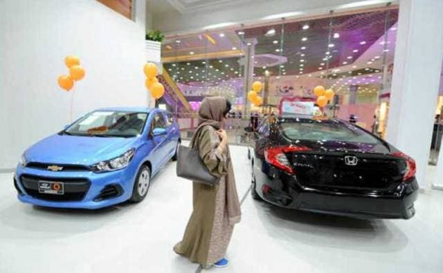 Először nyílt autószalon nőknek Szaúd-Arábiában