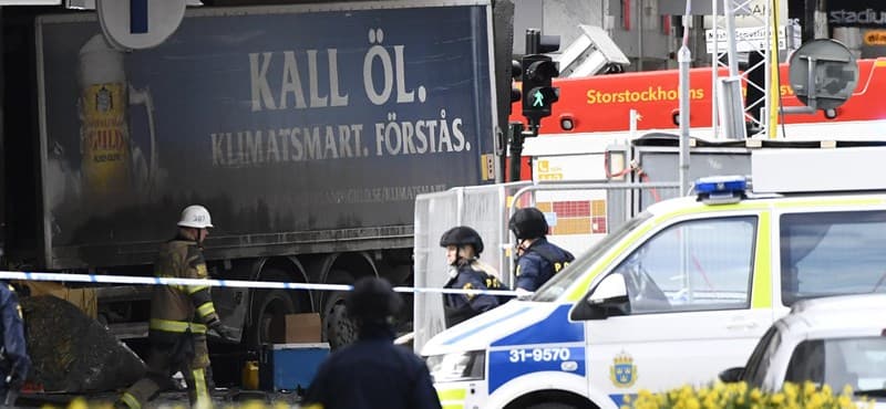 Stockholmi gázolás: Gyanús szerkezetet találtak a vezetőülésen