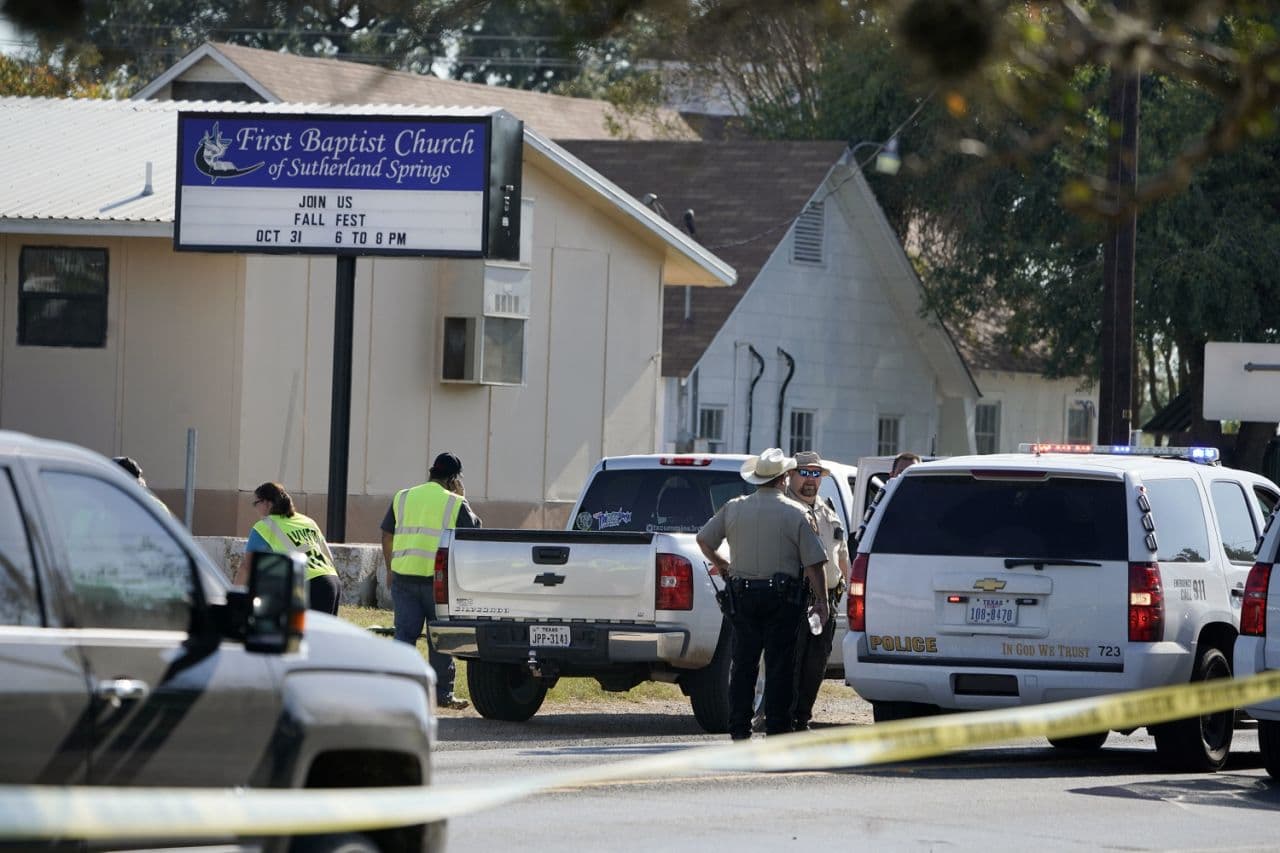 Lövöldözés Texasban - 27 halott!