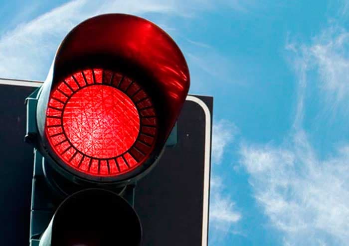 Intelligens közlekedési lámpák állítják meg majd a gyorshajtókat