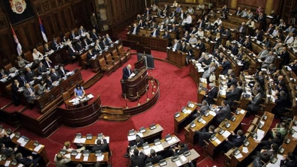 Feloszlatták a parlamentet, előrehozott választások lesznek Szerbiában