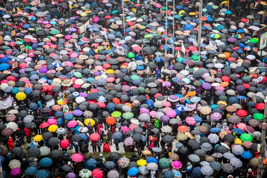SZTRÁJK: 1500-an gyűltek össze a pedagógusok pozsonyi tüntetésén