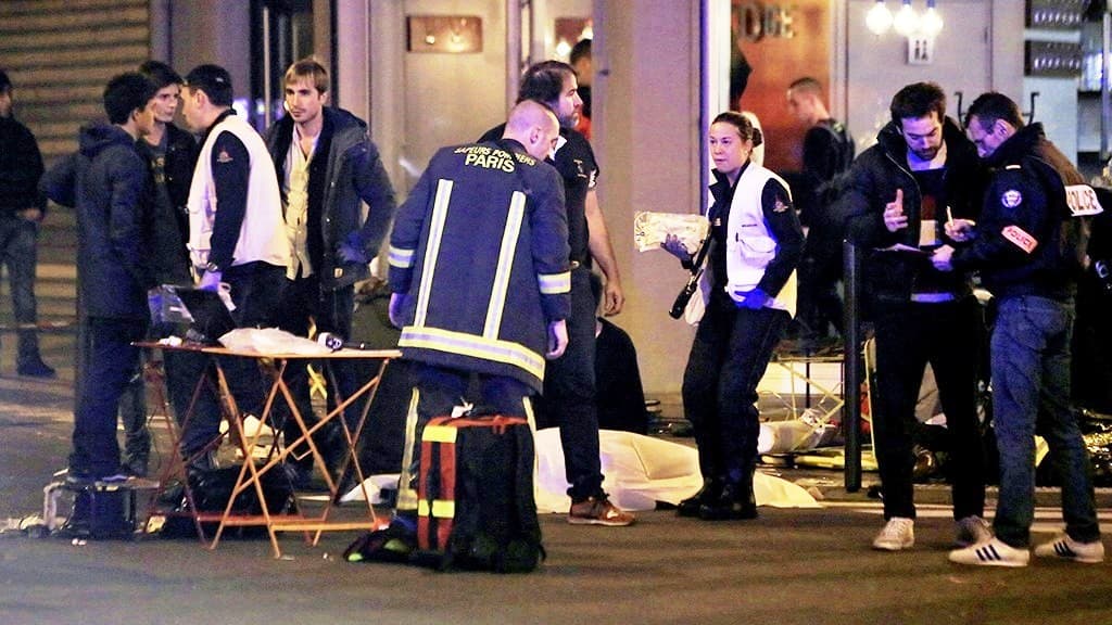 TERROR PÁRIZSBAN: 60 halott, túszok – Franciaország határait lezárták, a fővárosban szükségállapotot hirdettek!