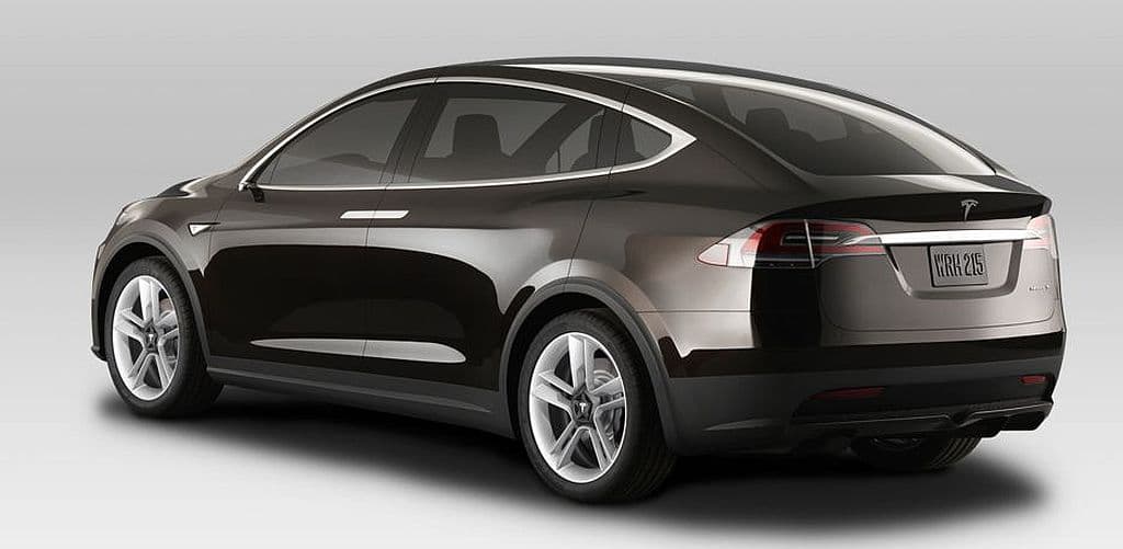 Több tízezer autót hív vissza a Tesla kézifék miatt