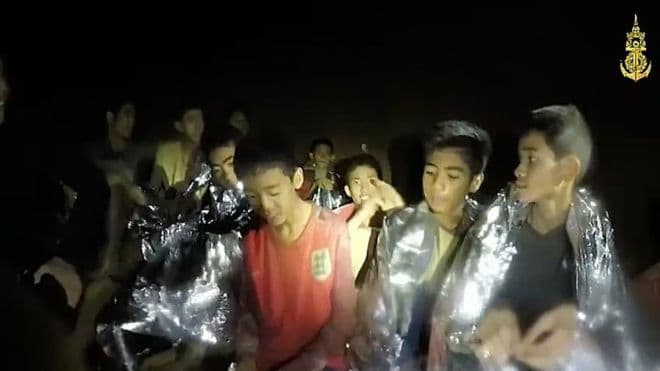 Megkezdődött a thaiföldi barlangban rekedt fiatalok kimentése