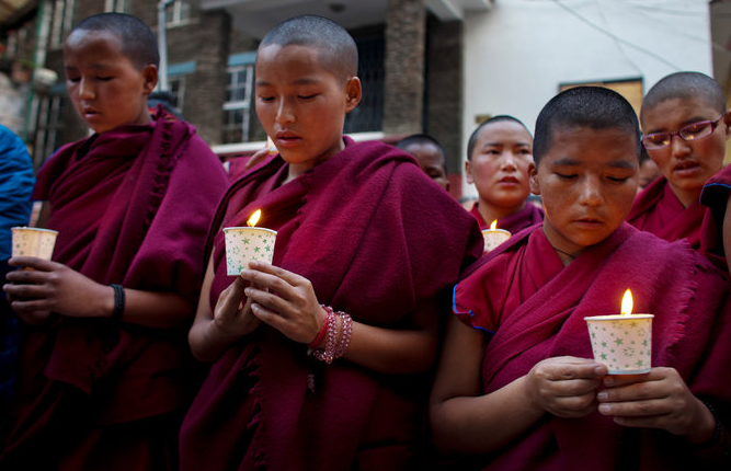 A világ legnépesebb országában a második legnépesebb állam ellen tiltakoztak a tibetiek